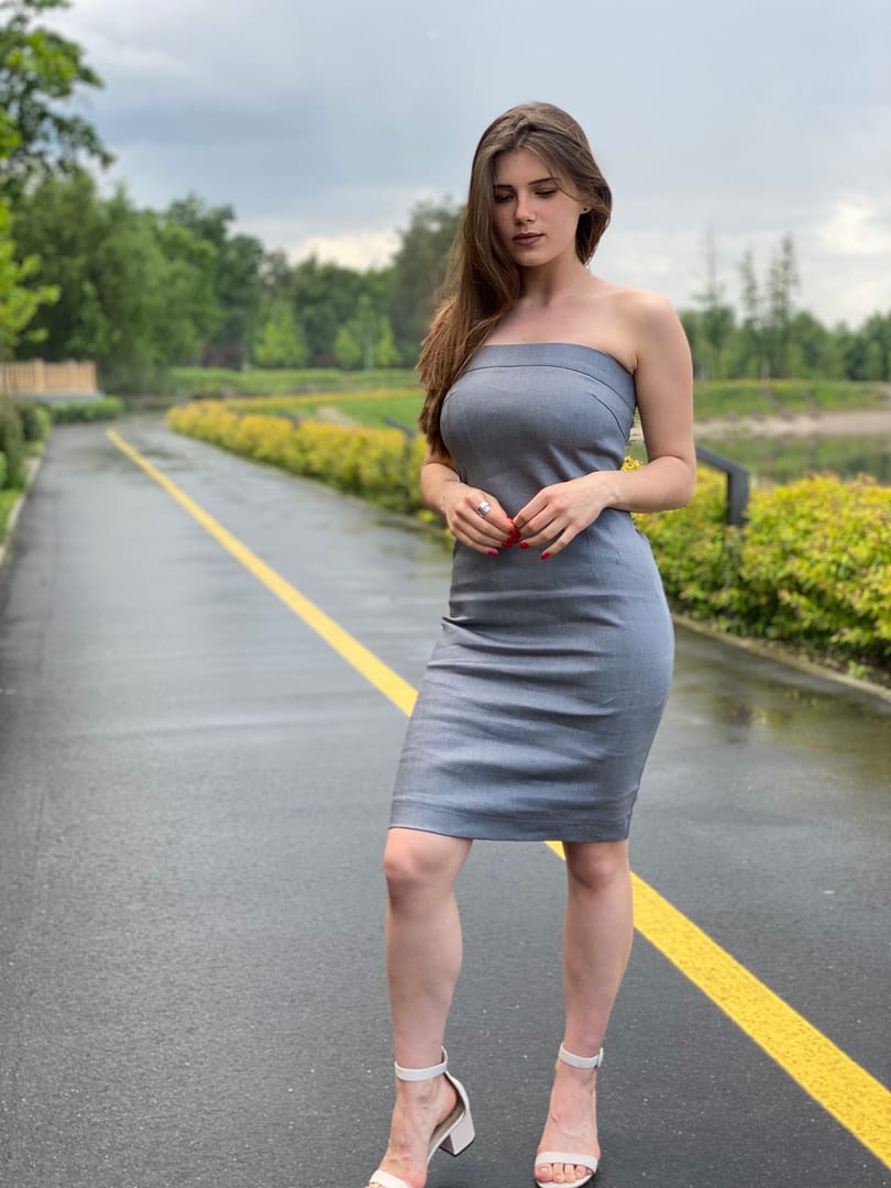 Vestido Tubo Strapless en Gris Clásico en Orestas A Coruña